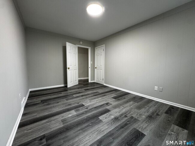 Building Photo - 45-51-51 Cowles St