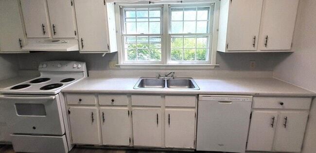 Building Photo - Available for Rent: Two Bedroom 2.5 Bath T...