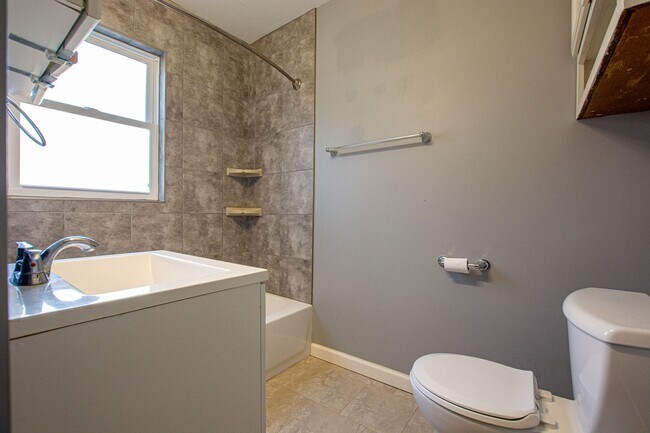 Building Photo - 62-63 Country Club Rd.