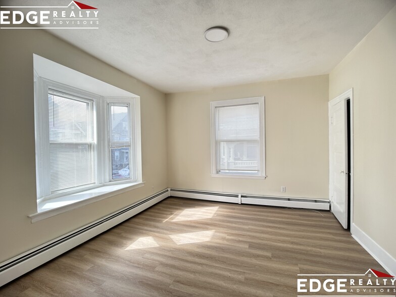 Building Photo - 44 Mapleton St