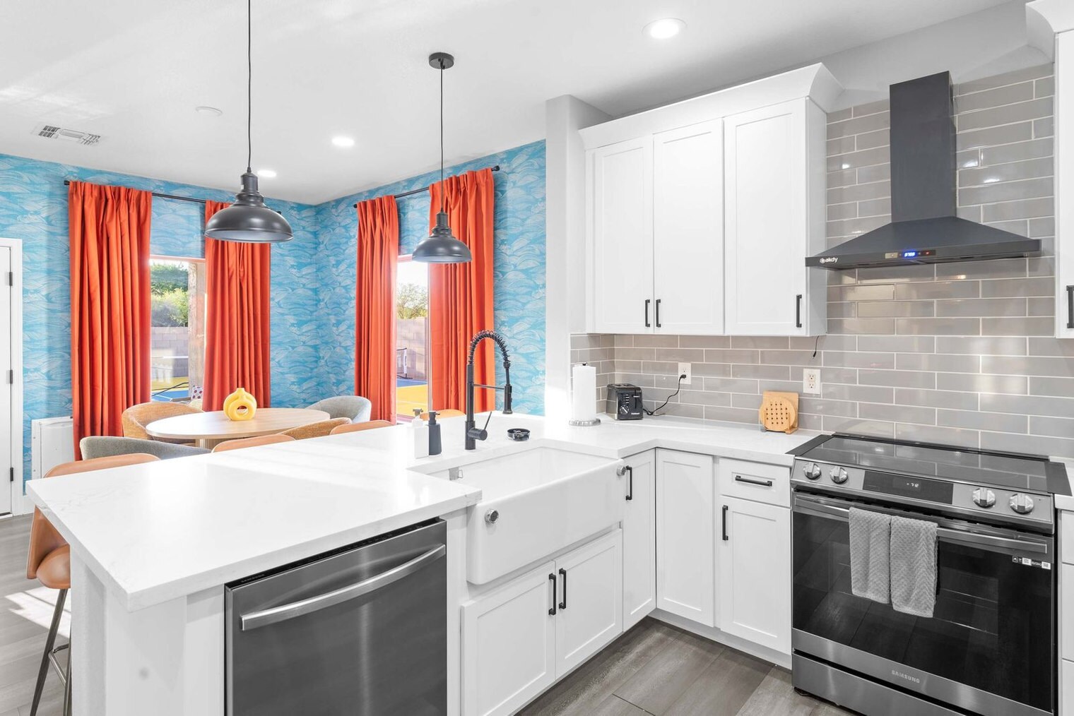 Building Photo - 4900 S Springs Dr