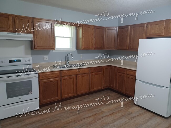 Building Photo - 109 E Clay St