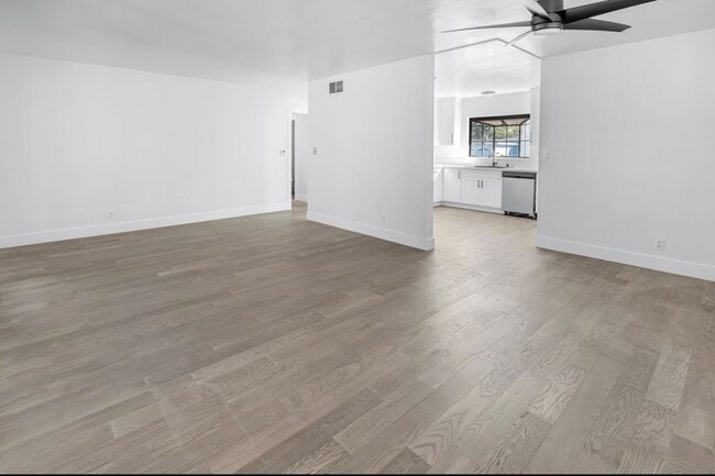 Building Photo - Gorgeous Remodeled 3 Bedroom 2 Bath Pool H...