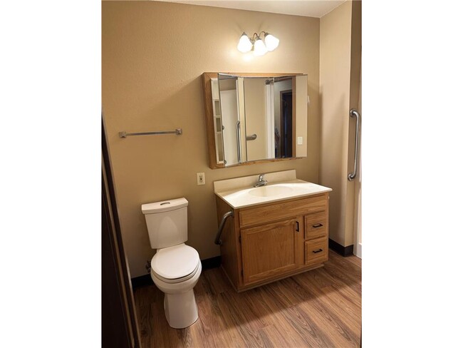 Building Photo - 611 Main St S