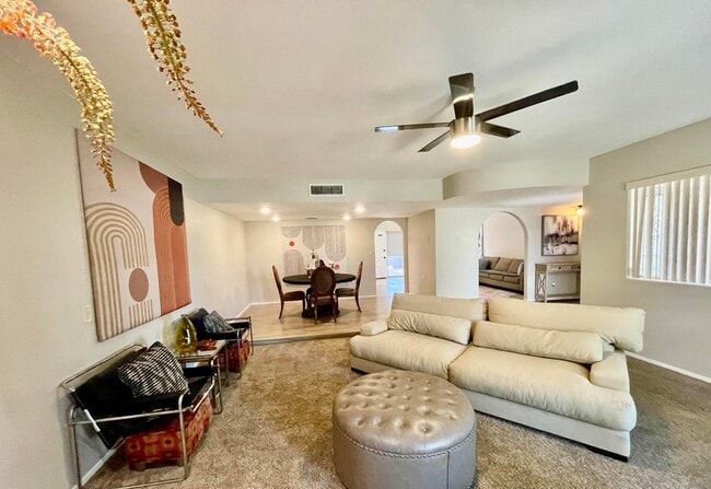 Building Photo - 2434 N Shade Tree Cir