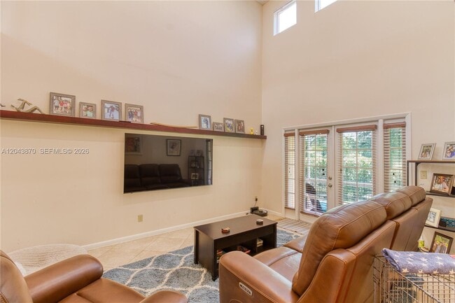 Building Photo - 11415 Lakeview Dr