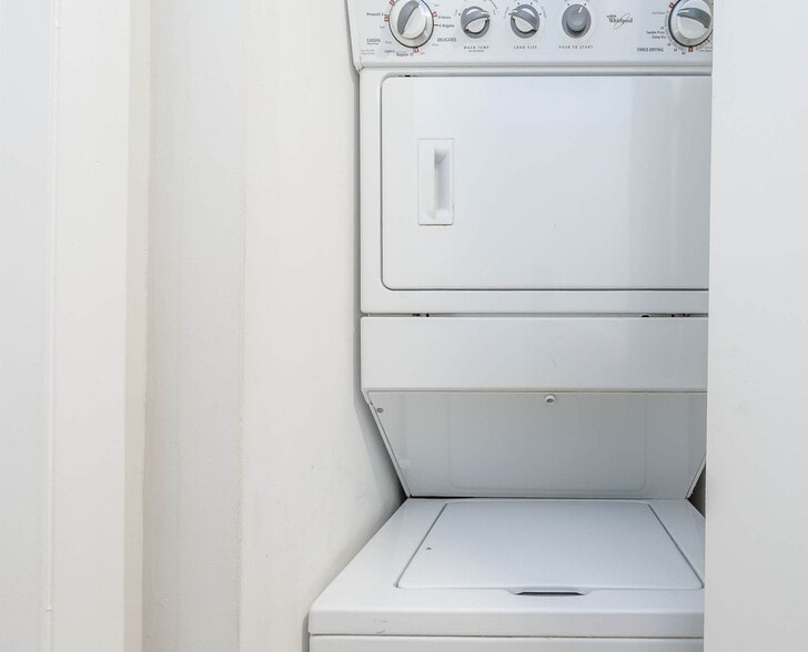 Building Photo - 485 Brickell Ave