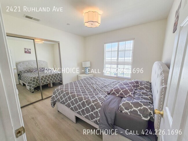 Building Photo - 2421 Ruhland Ave
