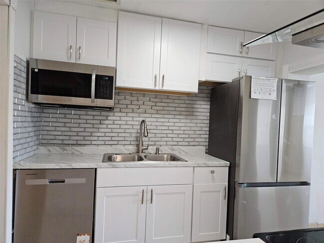 Building Photo - 6610 SW 26th St