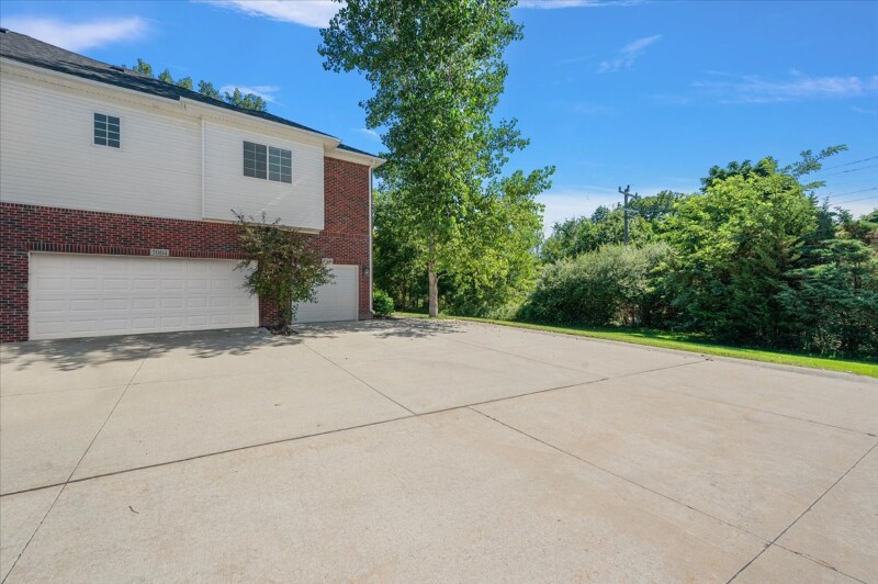 Building Photo - 7008 Boulder Pointe Dr