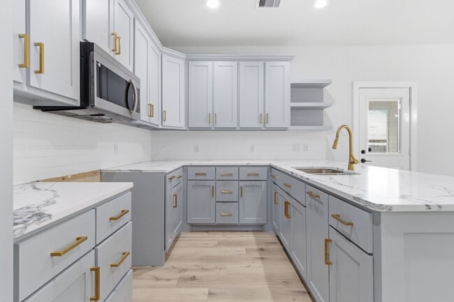 Building Photo - 7040 Kinney St