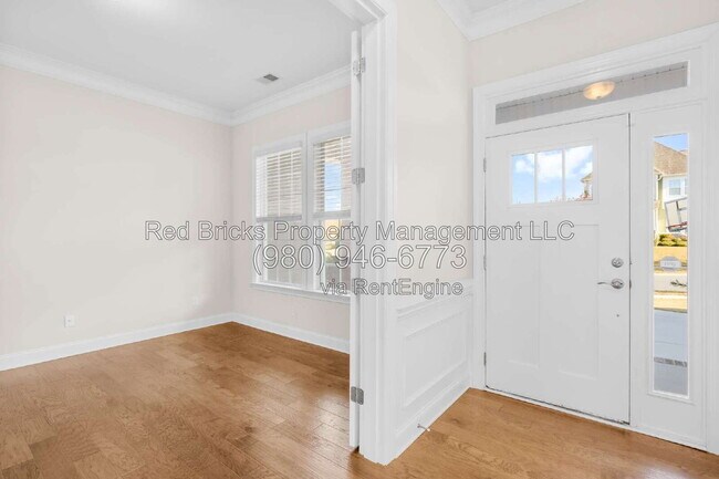 Building Photo - 4004 Petersburg Dr