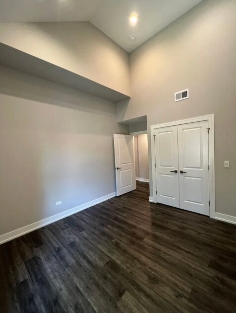 Building Photo - 4851 N Claremont Ave
