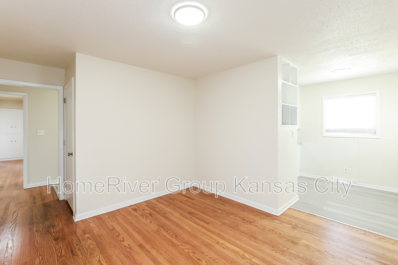 Building Photo - 1527 N 64th Dr