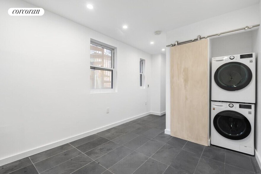 Building Photo - 125 Gates Ave