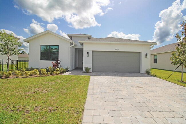 Building Photo - 5929 SE Sky Blue Cir