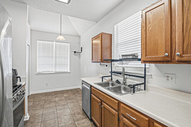 Building Photo - 29 Camellia Ln