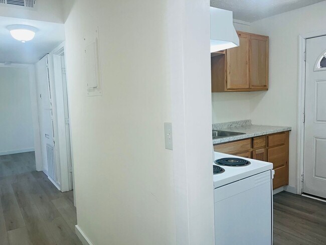 Building Photo - 129 Church Ave