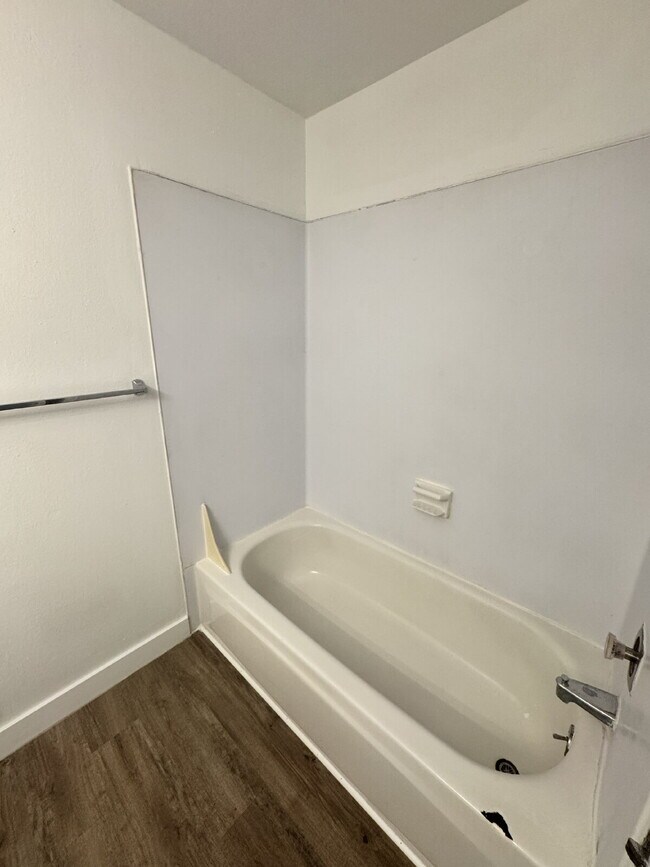 Building Photo - 2 Bed / 1 Bath in Prime Happy Valley Location