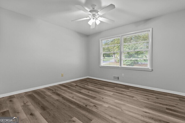 Building Photo - 1834 Dogwood Ct SW