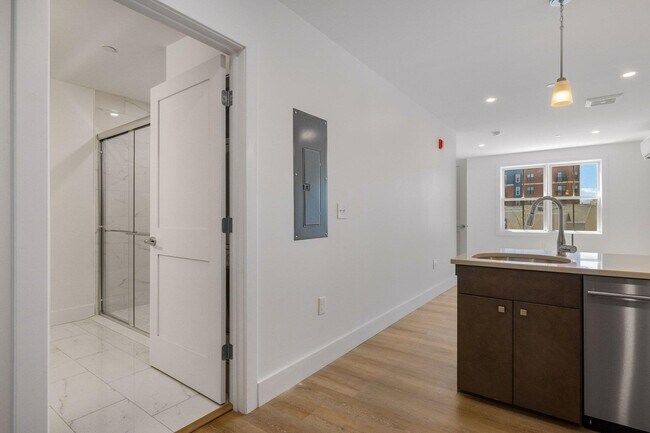 Building Photo - 238 Deer St