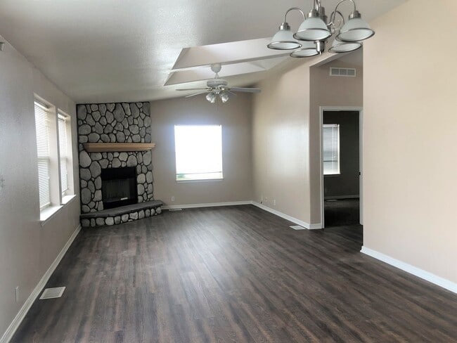 Building Photo - Coming Soon! Recently Remodeled Large Home!