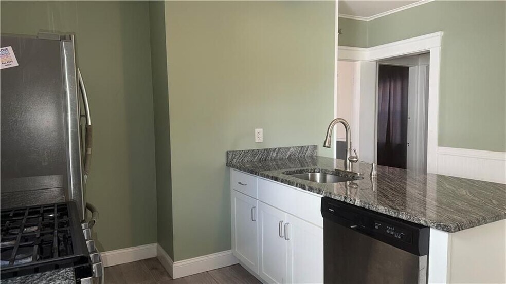 Building Photo - 56 Waltham St