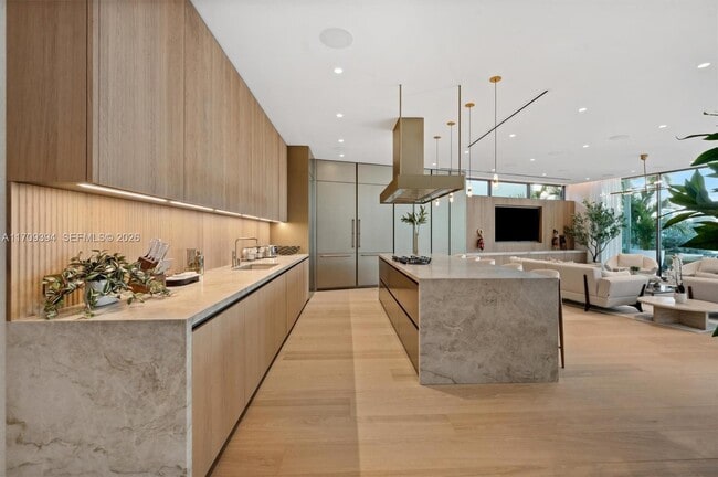 Building Photo - 424 W Rivo Alto Dr