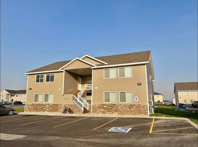 Building Photo - 6066 N Silver Fox Rd