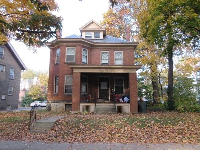 Primary Photo - 1981 Indianola Ave