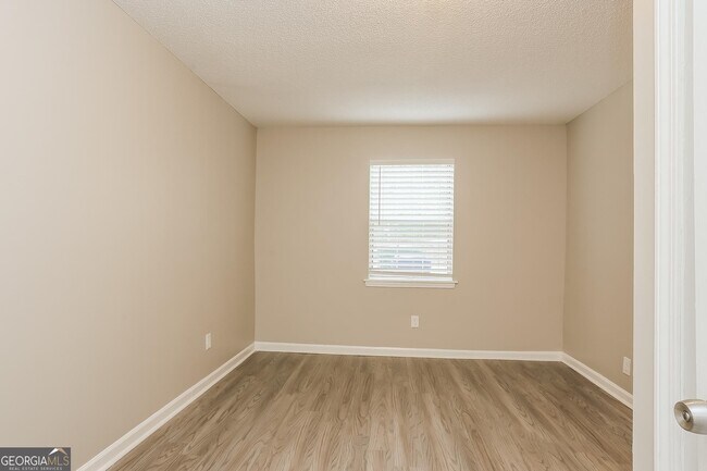 Building Photo - 2453 Crestdale Cir SE