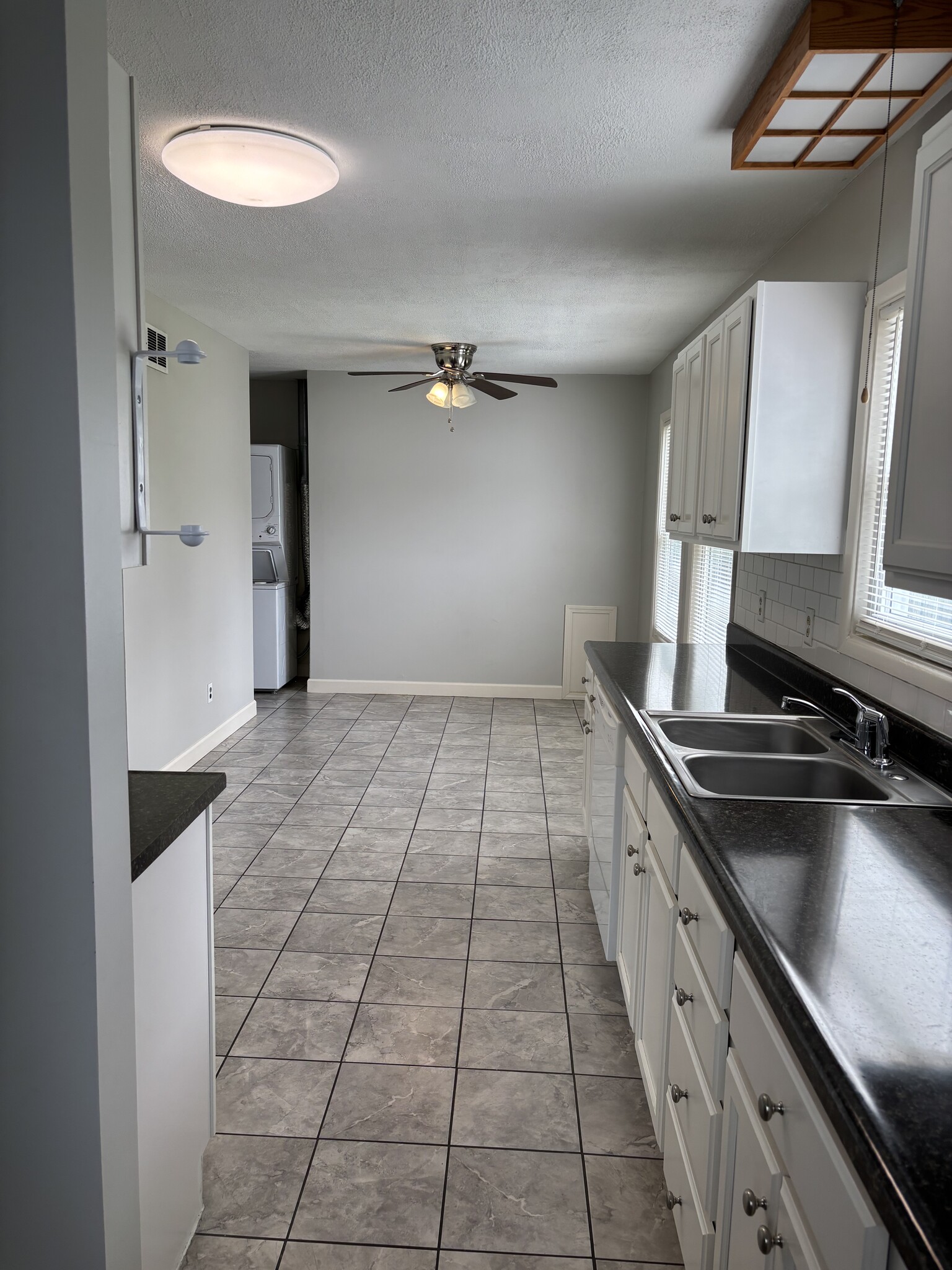 Building Photo - 2448 Bingham Ave