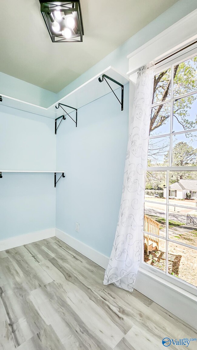 Building Photo - 4033 Lucerne Dr SE