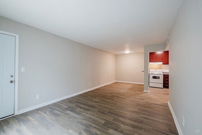 Building Photo - Spacious Apts - Excellent Tucker Location