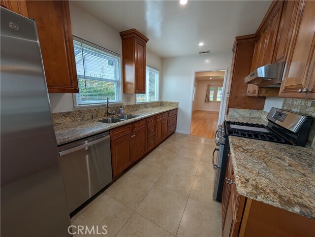 Building Photo - 1108 E Altadena Dr
