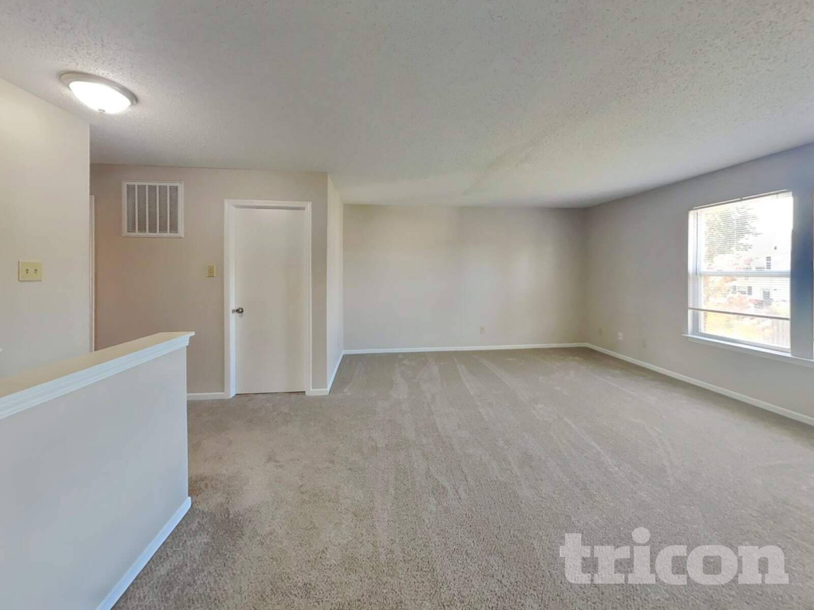 Building Photo - 5632 N Jefferson Dr