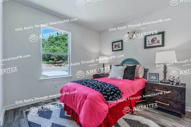 Building Photo - 1110 E Level St