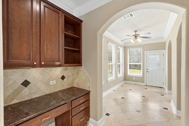 Building Photo - 2702 Pine tr