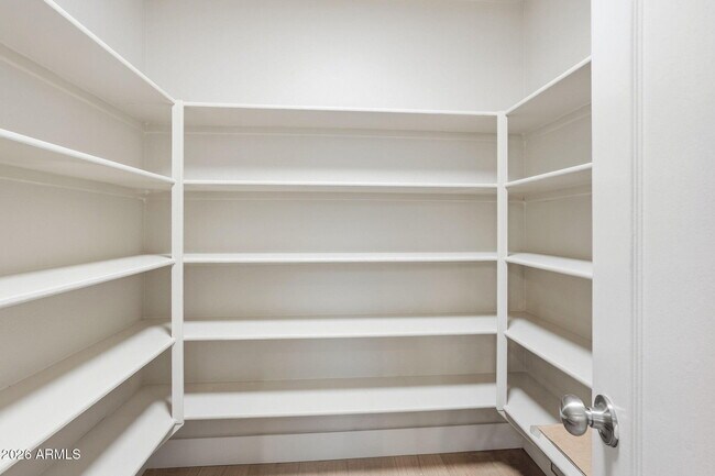 Building Photo - 9941 W Tonopah Dr