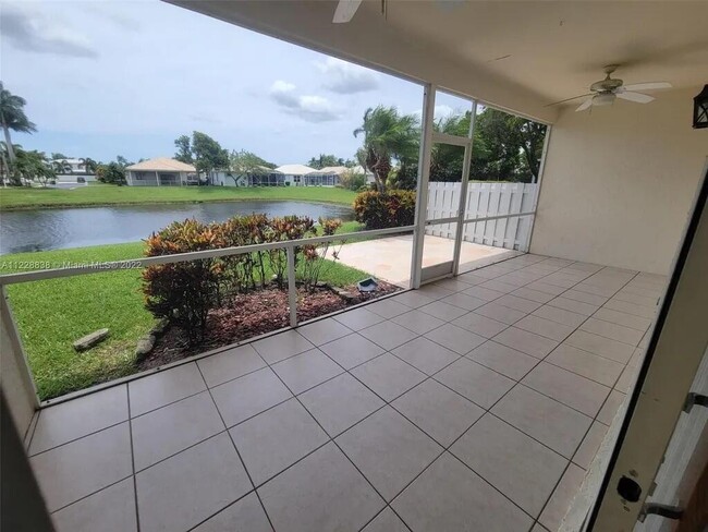 Building Photo - 10860 Fillmore Dr