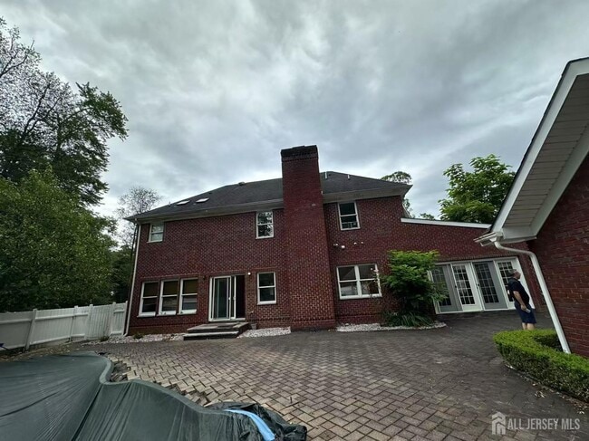 Building Photo - 2 Miller Ave