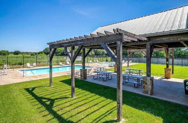 Building Photo - Adorable 4/2/2 located minutes from Weatherford High School