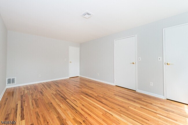 Building Photo - 388 Morris Ave