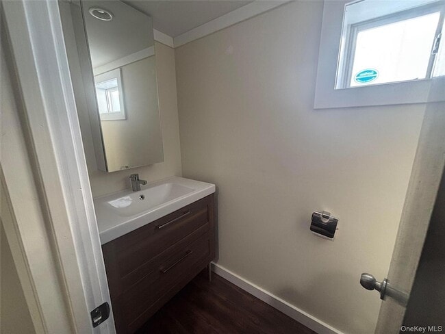 Building Photo - 109 Roosevelt Ave