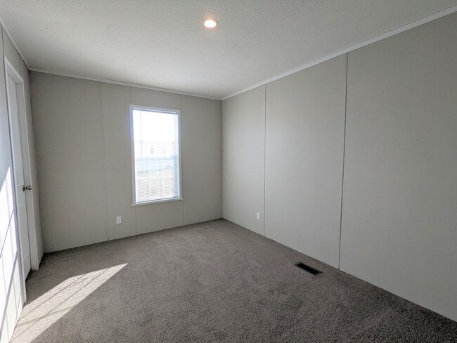 Building Photo - 471 Montana