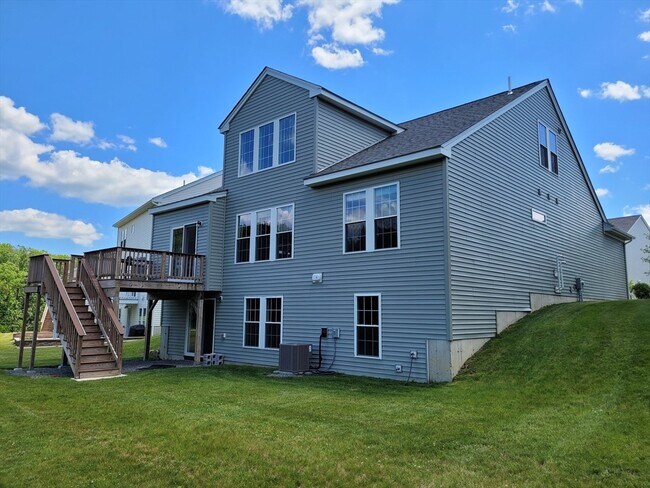 Building Photo - 13 Walnut Way