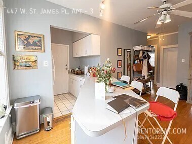 Building Photo - 447 W St James Pl