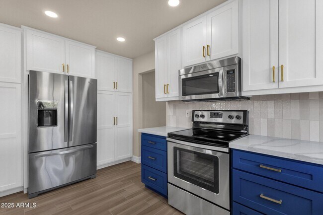 Building Photo - 4913 E Acoma Dr