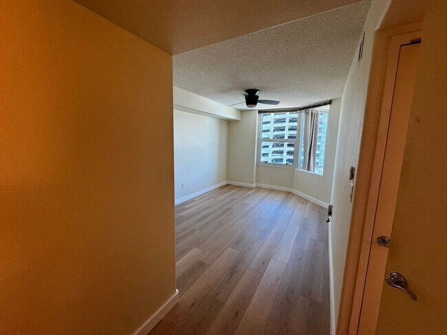 Building Photo - 2/2/2 at One Archer Lane, Mountain Views, Great Location!