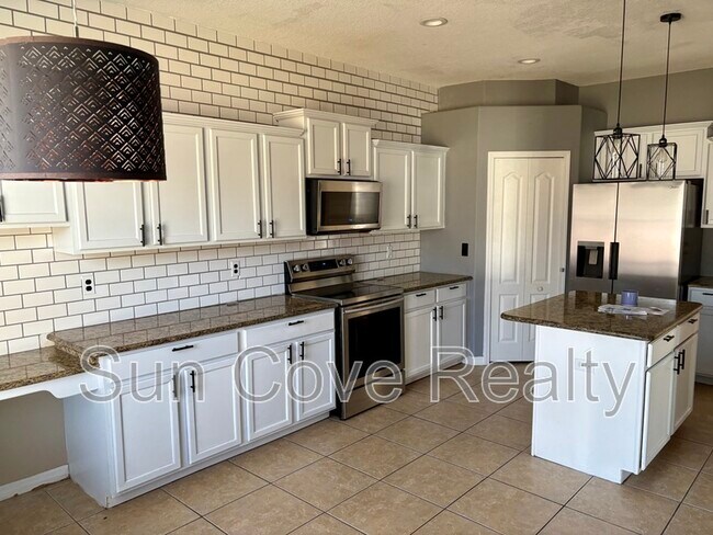 Building Photo - 2111 Roanoke Springs Dr